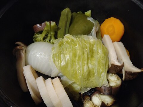 staubで蒸し温野菜
